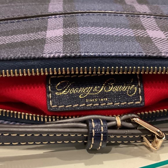 Dooney & Bourke Crossbody NWT 🎁GIFT READY - Picture 3 of 9